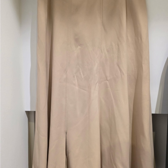 Chic Beige A-Line Women's Skirt - Picture 3 of 3